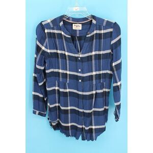 HOLDING HORSES BLUE PLAID FLANNEL WOMENS BUTTON FRONT RAW HEM BLOUSE